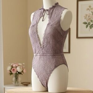 Victoria’s Secret|NEW Rose Gold Lace Sleeveless High Neck Sexy Teddy Sz L NWT